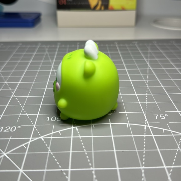 MOLANG FROG FIGURE - Picture 2 of 3